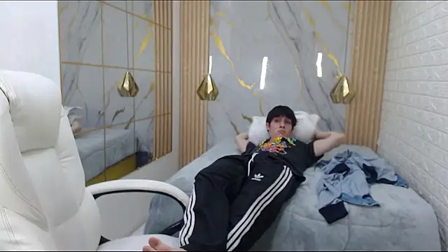Онлайн чат XXX Cry_thereal