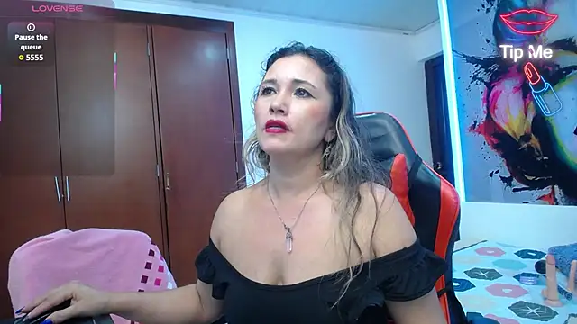 noelia_milf19: онлайн-секс-чат