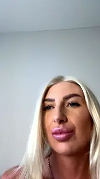 Mia_Roxie Live XXX-Chat