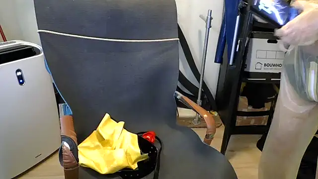 latexslaveboy: онлайн-секс-чат