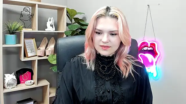 SweetLilyxo's Live XXX Chat