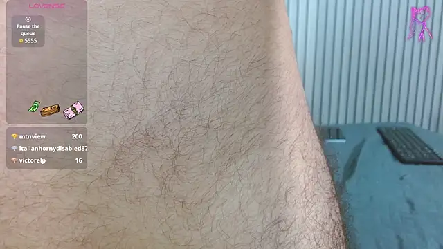 Chatroom XXX en direct de Julian_Smith21