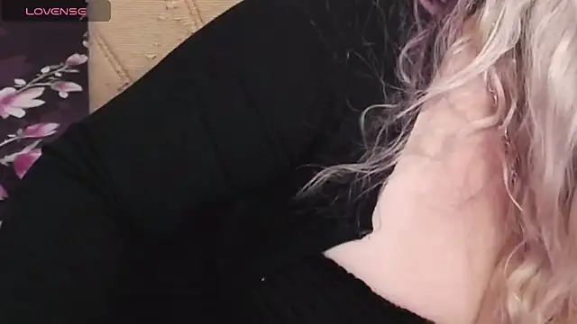 Nimphotease live XXX chat