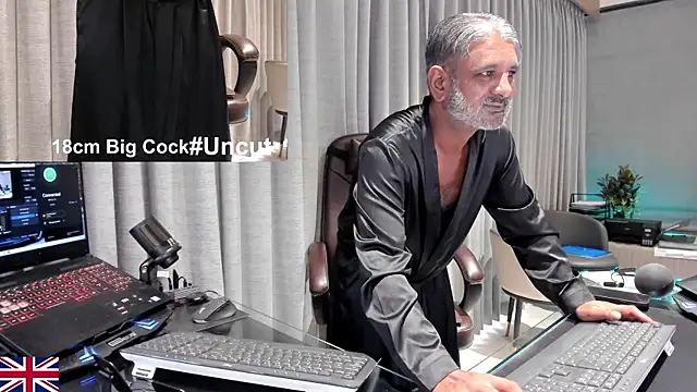 OnlineBossUK's Live XXX Chat