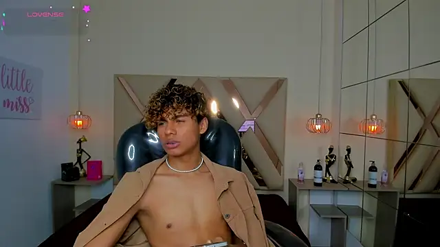 Anyelo_Twink élő XXX-chatje