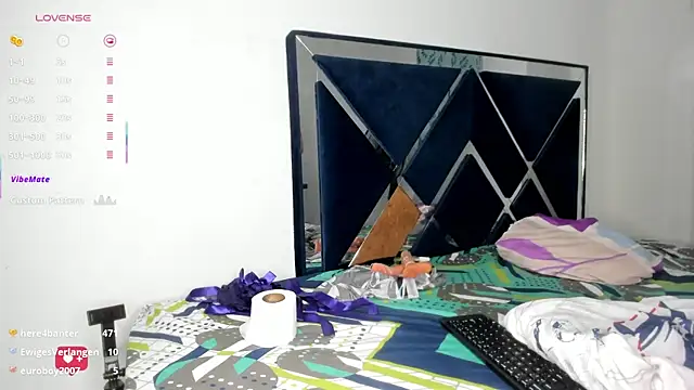 Show modela Ninna_Vergara na web-kameri