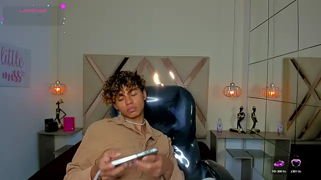 Czat XXX na żywo – Anyelo_Twink