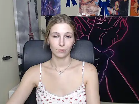 StrangerGi Adlı Modelin Canlı XXX Sohbeti