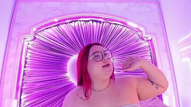Lushi_Love élő XXX-chatje
