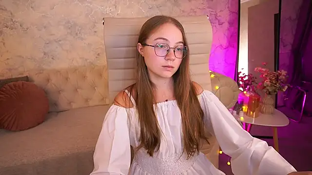 ArrinaWairr's Live XXX Chat