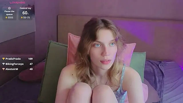 Emily_Cartex Adlı Modelin Canlı XXX Sohbeti