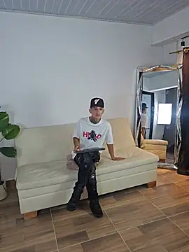 Czat XXX na żywo – Darwinstark_