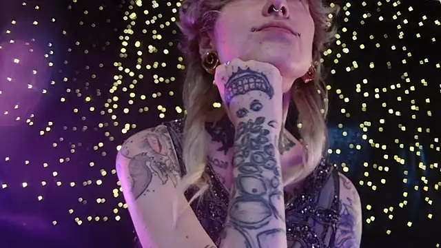 Littlespacemouse élő XXX-chatje
