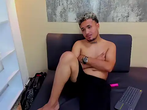 XXX chat uživo modela MAICOL_TORNER
