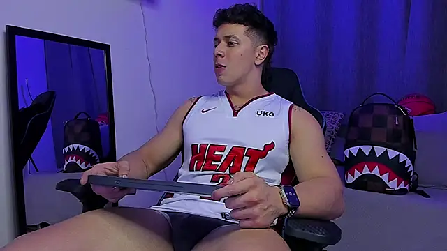 Chat XXX en directo de ASHTON_HILS