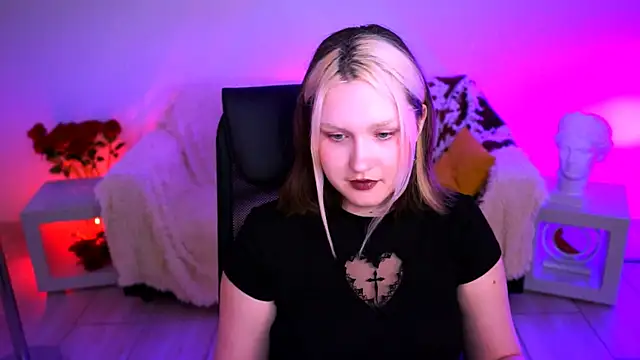 Chat XXX en directo de ViolettWoods