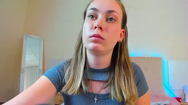 MelanieCuty live XXX chat