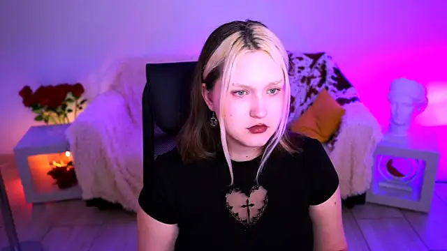 ViolettWoods Adlı Modelin Canlı XXX Sohbeti