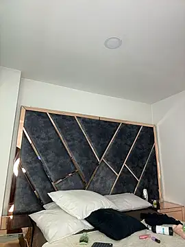 FoxySkye live XXX chat