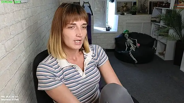 Nika_Kitten Adlı Modelin Canlı XXX Sohbeti
