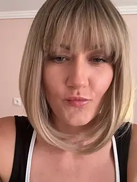 Chatroom XXX en direct de LunaFoxs