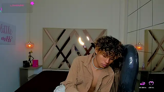 Anyelo_Twink live XXX chat