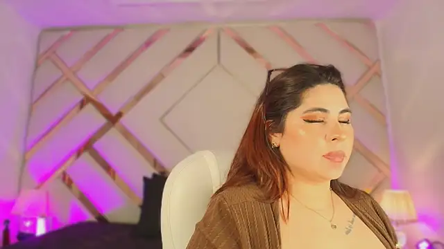 Mia_Pembroke_ Live XXX-chat