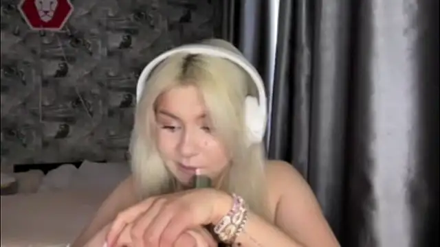 SpotlessParaffin Chat XXX in diretta