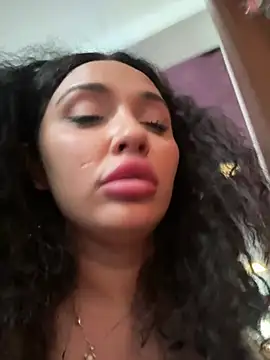 ChloeJoyce XXX чат на живо