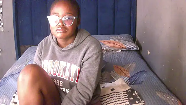 FREAKBARBIE02's Live XXX Chat