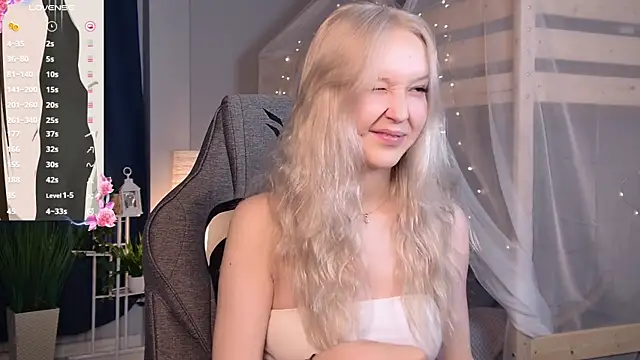 MaoqiBeverly Adlı Modelin Canlı XXX Sohbeti