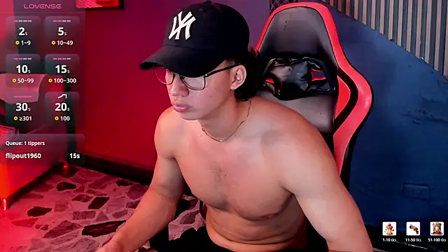 Axxel_Muscle élő XXX-chatje