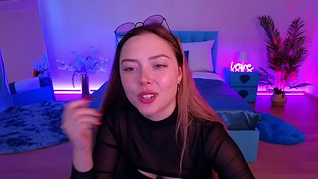 Ava_Loone Adlı Modelin Canlı XXX Sohbeti