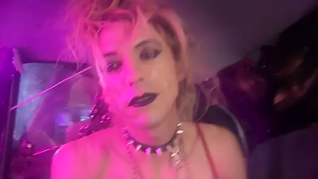 TgirlBrat's Live XXX Chat