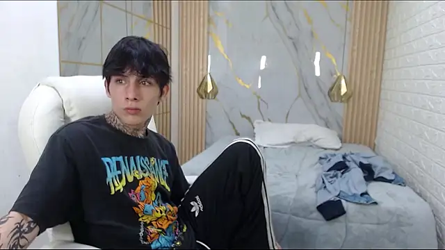 Cry_thereal élő XXX-chatje
