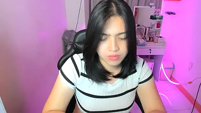 BubbbleButtDemi – Naživo XXX chat