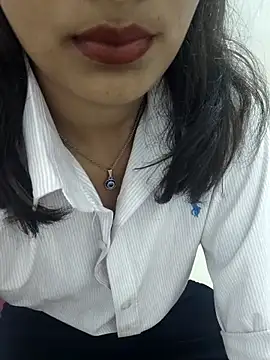Chat +18 de Ritika_jha01 ao vivo