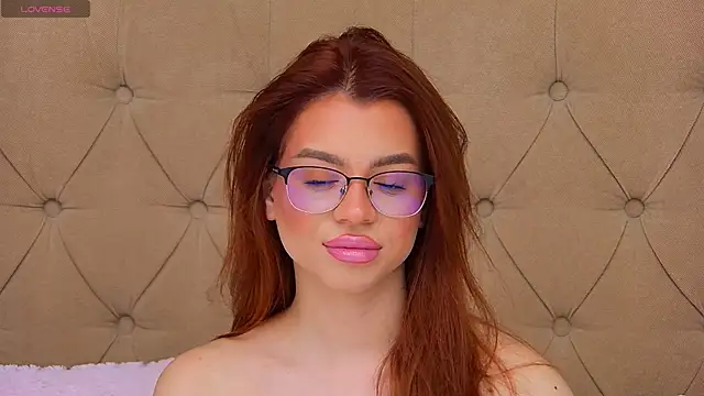 Chat +18 de YasminnDoll ao vivo