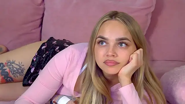 AnitaVenture Adlı Modelin Canlı XXX Sohbeti