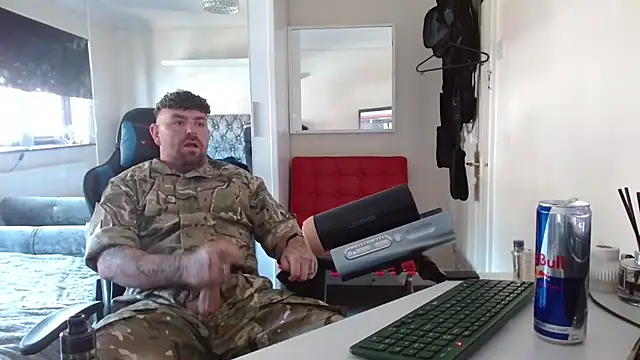 Naughty-man-in-uniform Webcam Show