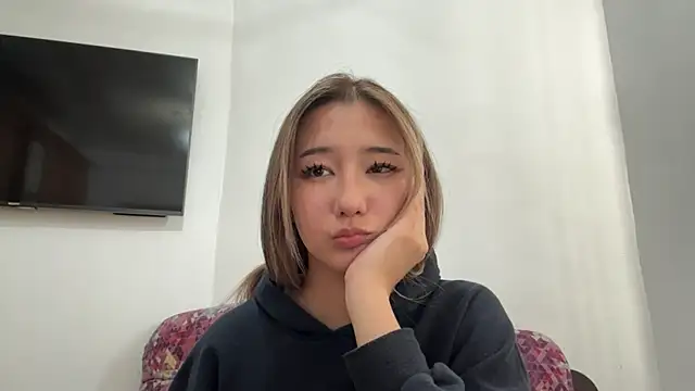 CloudyClamber's Live XXX Chat