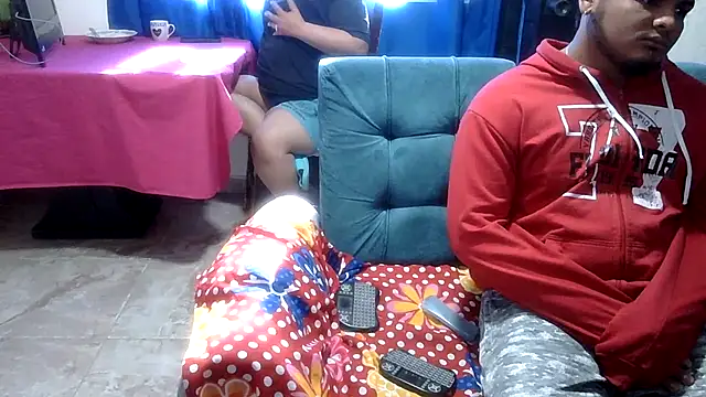 Chat +18 de Boycuriousxxx ao vivo