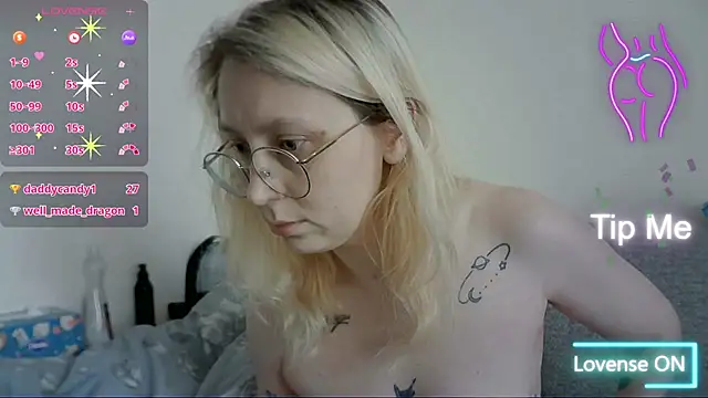 XXX chat uživo modela NaozuQAce