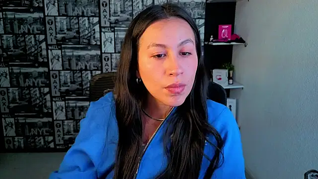 Chatroom XXX en direct de EmiGomez_