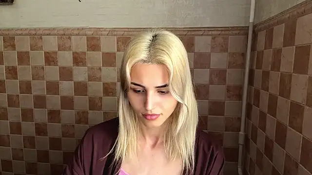 Chat +18 de Evva_mayy ao vivo