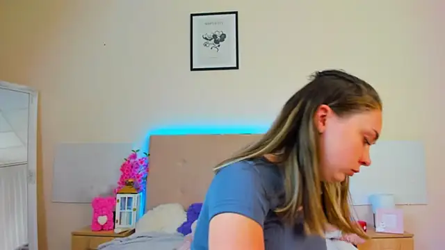 MelanieCutyのライブXXXチャット