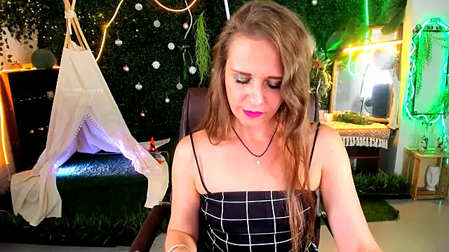 EmiliaBedy Adlı Modelin Canlı XXX Sohbeti