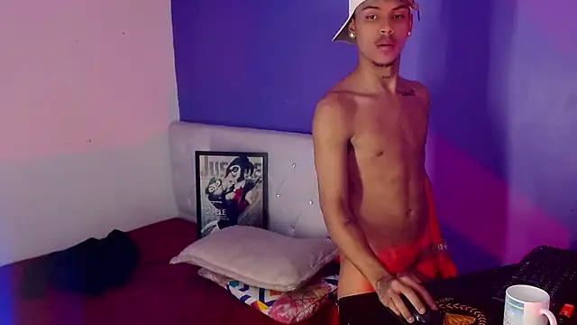 Angel_foxc13 élő XXX-chatje