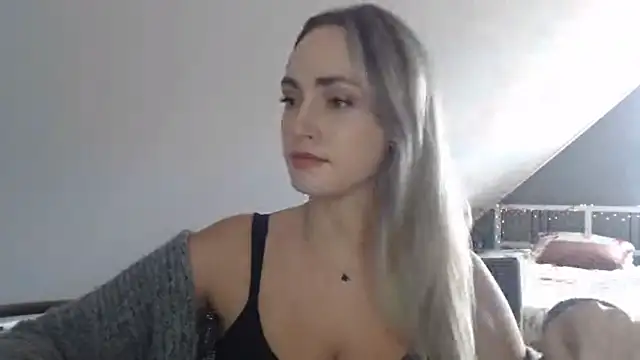 ScarlettSensitive's Live XXX Chat