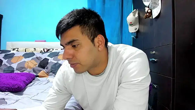LazyandSniffer28's Live XXX Chat